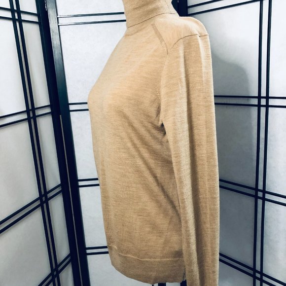 Banana Republic | Camel Turtleneck Light Sweater 100% Merino Wool (Size M) - Picture 3 of 4